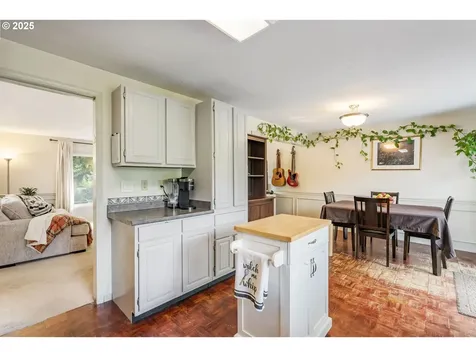 6815 SE 114th Avenue Portland OR 97266