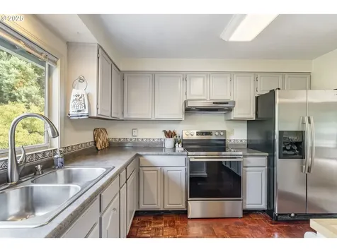 6815 SE 114th Avenue Portland OR 97266