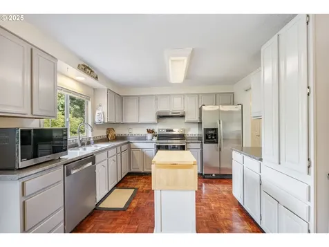 6815 SE 114th Avenue Portland OR 97266