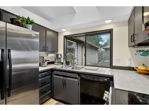 10015 SW 53rd Avenue Portland OR 97219