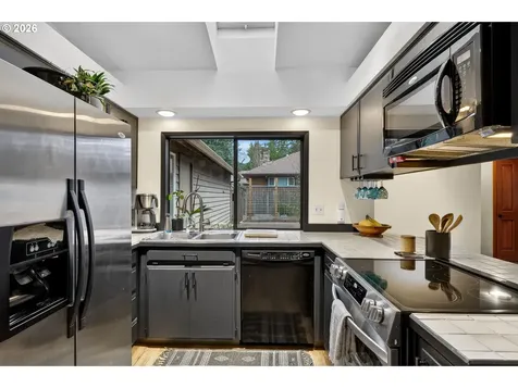 10015 SW 53rd Avenue Portland OR 97219