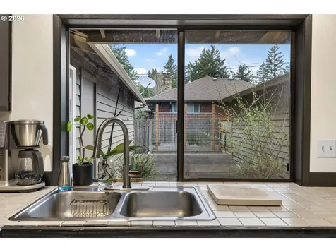 10015 SW 53rd Avenue Portland OR 97219
