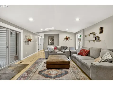 10015 SW 53rd Avenue Portland OR 97219