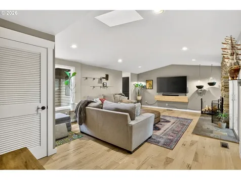 10015 SW 53rd Avenue Portland OR 97219