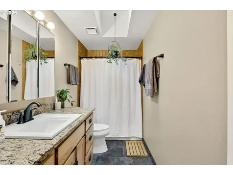 10015 SW 53rd Avenue Portland OR 97219
