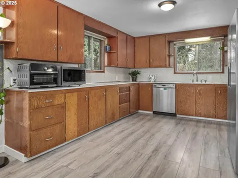 7333 SW Pine Street Portland OR 97223
