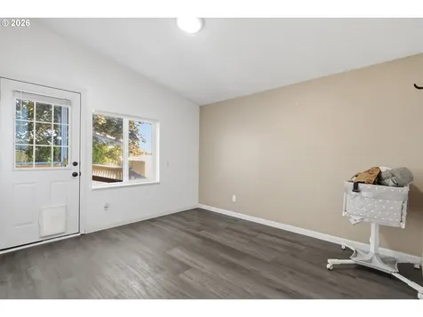 2151 Three Lakes Road Albany OR 97322