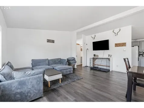 2151 Three Lakes Road Albany OR 97322