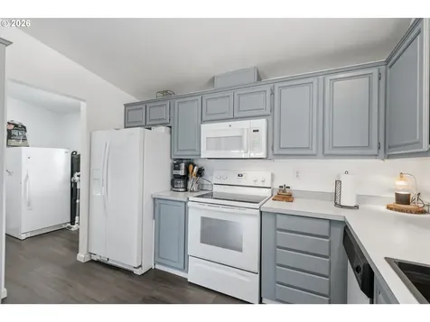 2151 Three Lakes Road Albany OR 97322