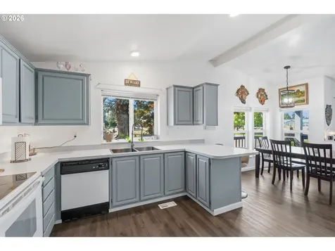 2151 Three Lakes Road Albany OR 97322