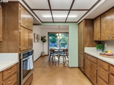 1525 SW 84th Avenue Portland OR 97225