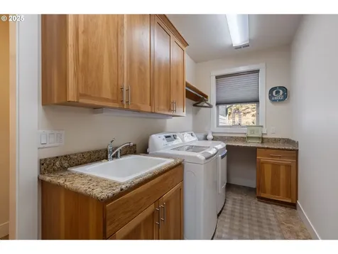 434 Champagne Creek Drive Roseburg OR 97471