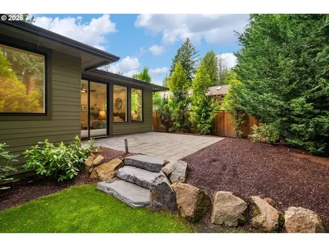 3850 Lake Grove Avenue Lake Oswego OR 97035