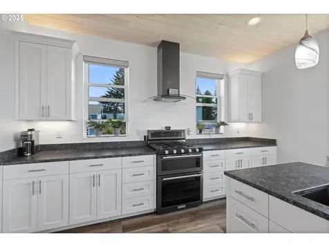 4231 SE Lee Avenue Lincoln City OR 97367