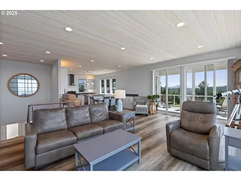 4231 SE Lee Avenue Lincoln City OR 97367