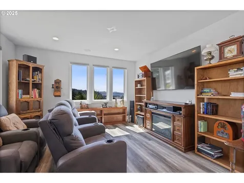 4231 SE Lee Avenue Lincoln City OR 97367