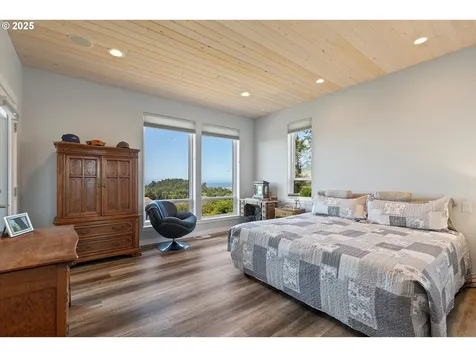 4231 SE Lee Avenue Lincoln City OR 97367