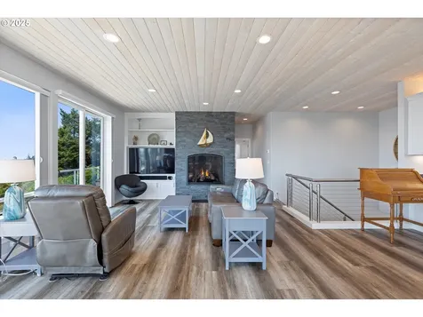 4231 SE Lee Avenue Lincoln City OR 97367