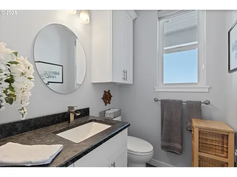 4231 SE Lee Avenue Lincoln City OR 97367