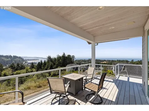 4231 SE Lee Avenue Lincoln City OR 97367