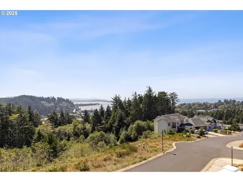 4231 SE Lee Avenue Lincoln City OR 97367