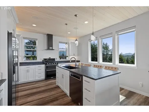 4231 SE Lee Avenue Lincoln City OR 97367