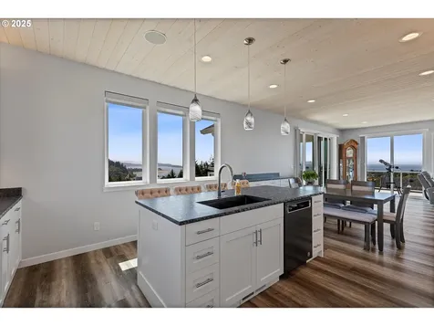 4231 SE Lee Avenue Lincoln City OR 97367