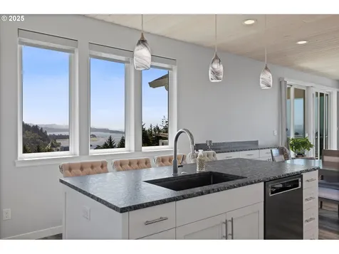 4231 SE Lee Avenue Lincoln City OR 97367