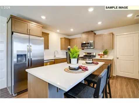 850 Sifuentez Court Woodburn OR 97071