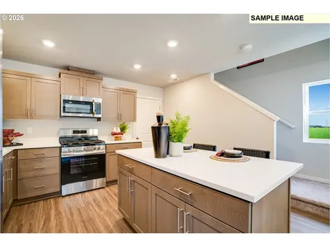 850 Sifuentez Court Woodburn OR 97071