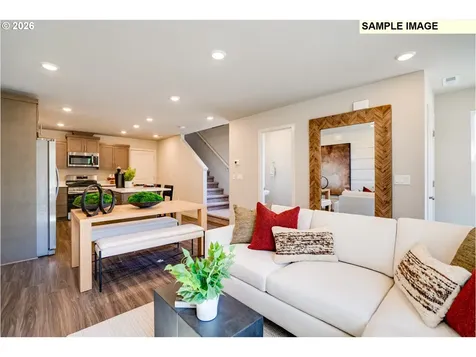 850 Sifuentez Court Woodburn OR 97071