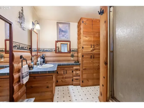 1202 Scoggins Road Underwood WA 98651