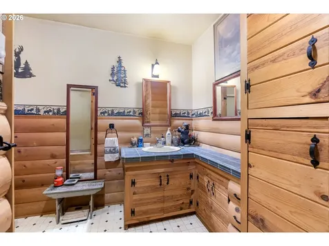 1202 Scoggins Road Underwood WA 98651