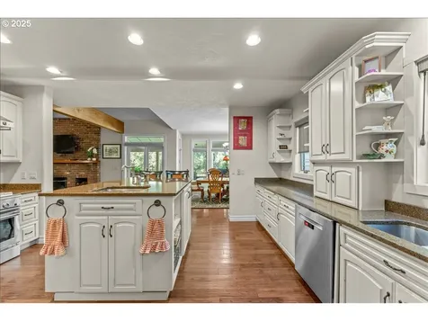 39889 Mcdowell Creek Drive Lebanon OR 97355