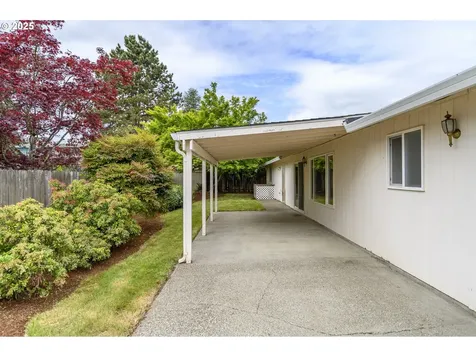 2042 SW Sesame Street Mcminnville OR 97128