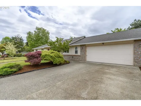 2042 SW Sesame Street Mcminnville OR 97128