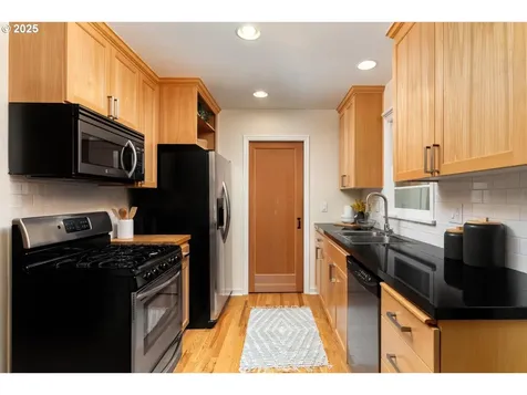 4525 NE Jarrett Street Portland OR 97218