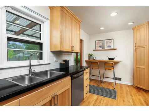 4525 NE Jarrett Street Portland OR 97218