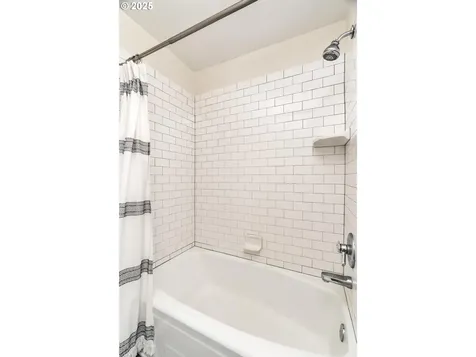 4525 NE Jarrett Street Portland OR 97218