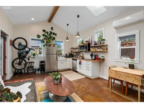 4525 NE Jarrett Street Portland OR 97218