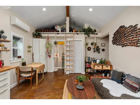 4525 NE Jarrett Street Portland OR 97218