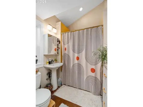 4525 NE Jarrett Street Portland OR 97218