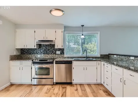7582 SW Cresmoor Drive Beaverton OR 97008