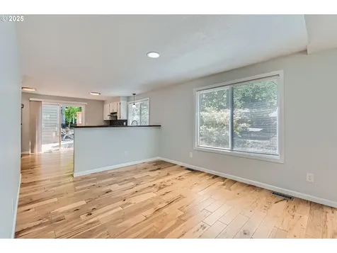 7582 SW Cresmoor Drive Beaverton OR 97008