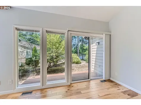 7582 SW Cresmoor Drive Beaverton OR 97008