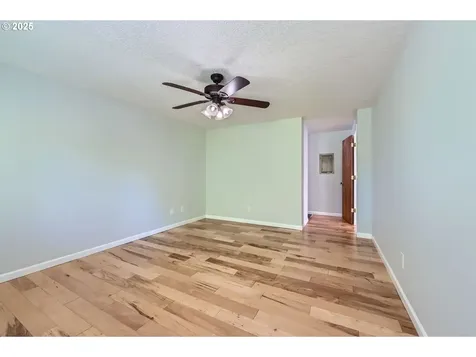 7582 SW Cresmoor Drive Beaverton OR 97008