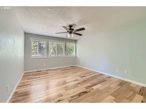 7582 SW Cresmoor Drive Beaverton OR 97008