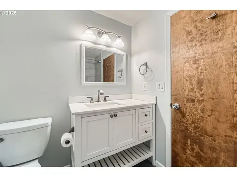 7582 SW Cresmoor Drive Beaverton OR 97008