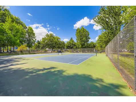 7582 SW Cresmoor Drive Beaverton OR 97008
