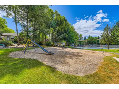 7582 SW Cresmoor Drive Beaverton OR 97008